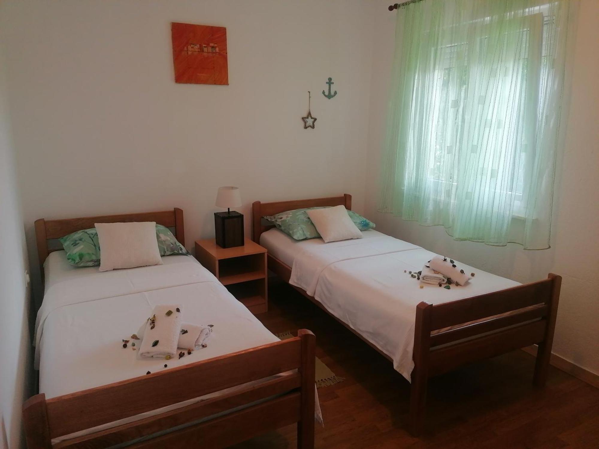 Apartman Volarevic Donji Karin Kültér fotó